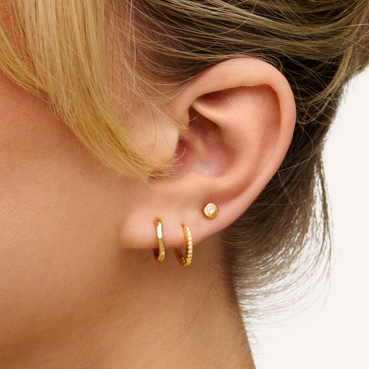 Fine White Topaz Stud Earrings (Gold)