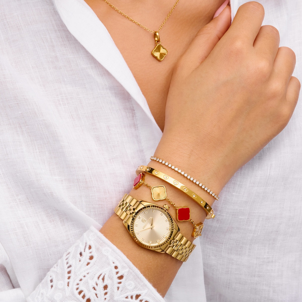 Red & Fluted Clover Bracelet (Gold)